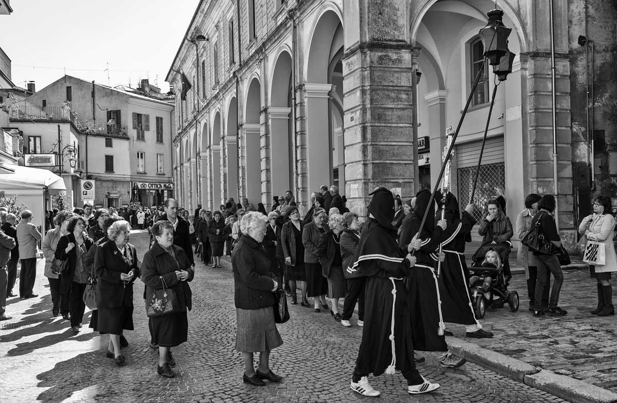 066-0811-penne-processione-con-la-madonna-alla-ss.-annunziata