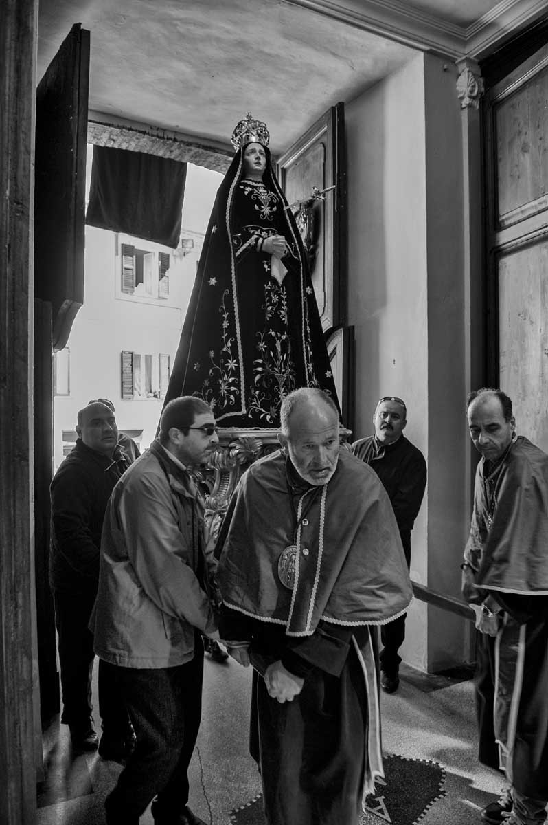 074-0832-penne-processione-con-la-madonna-alla-ss.-annunziata