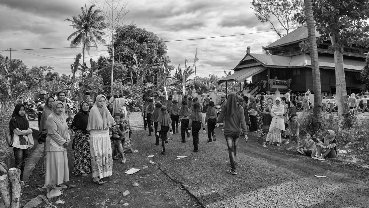 0917-Indonesia-Sulawesi-verso-Sengkang-villaggio-di-Galung-sfilata-per-la-festa-dellIndipendenza-18.08.17