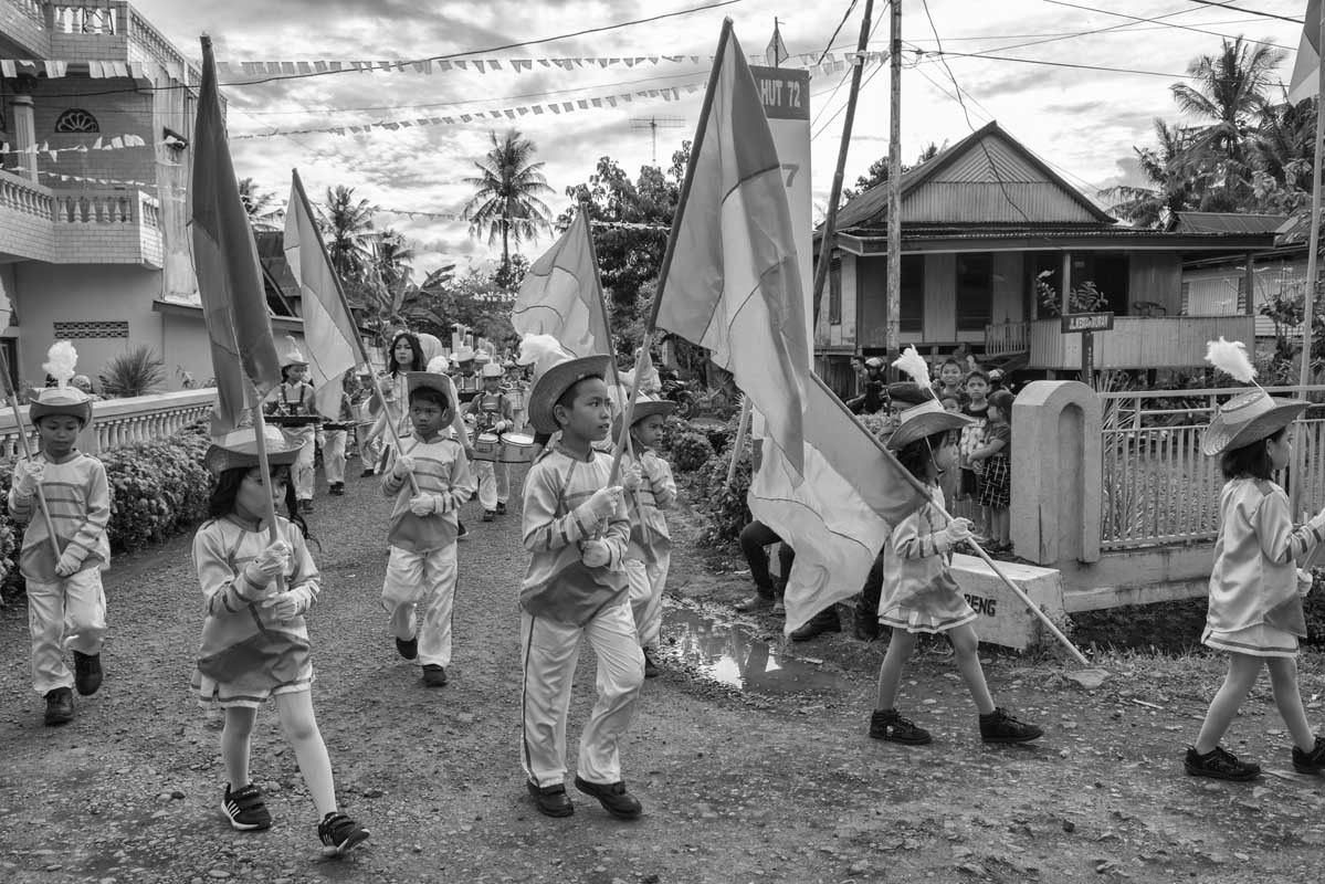 0934-Indonesia-Sulawesi-verso-Sengkang-villaggio-di-Galung-sfilata-per-la-festa-dellIndipendenza-18.08.17