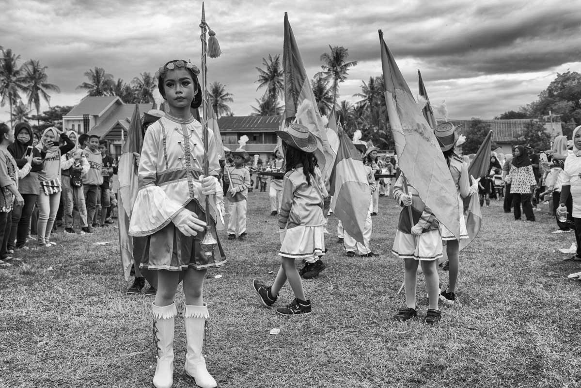 0948-Indonesia-Sulawesi-verso-Sengkang-villaggio-di-Galung-sfilata-per-la-festa-dellIndipendenza-18.08.17