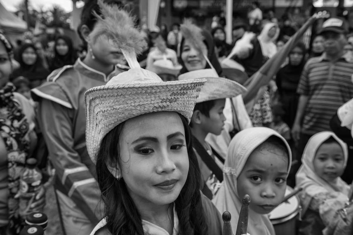 0950-Indonesia-Sulawesi-verso-Sengkang-villaggio-di-Galung-sfilata-per-la-festa-dellIndipendenza-18.08.17