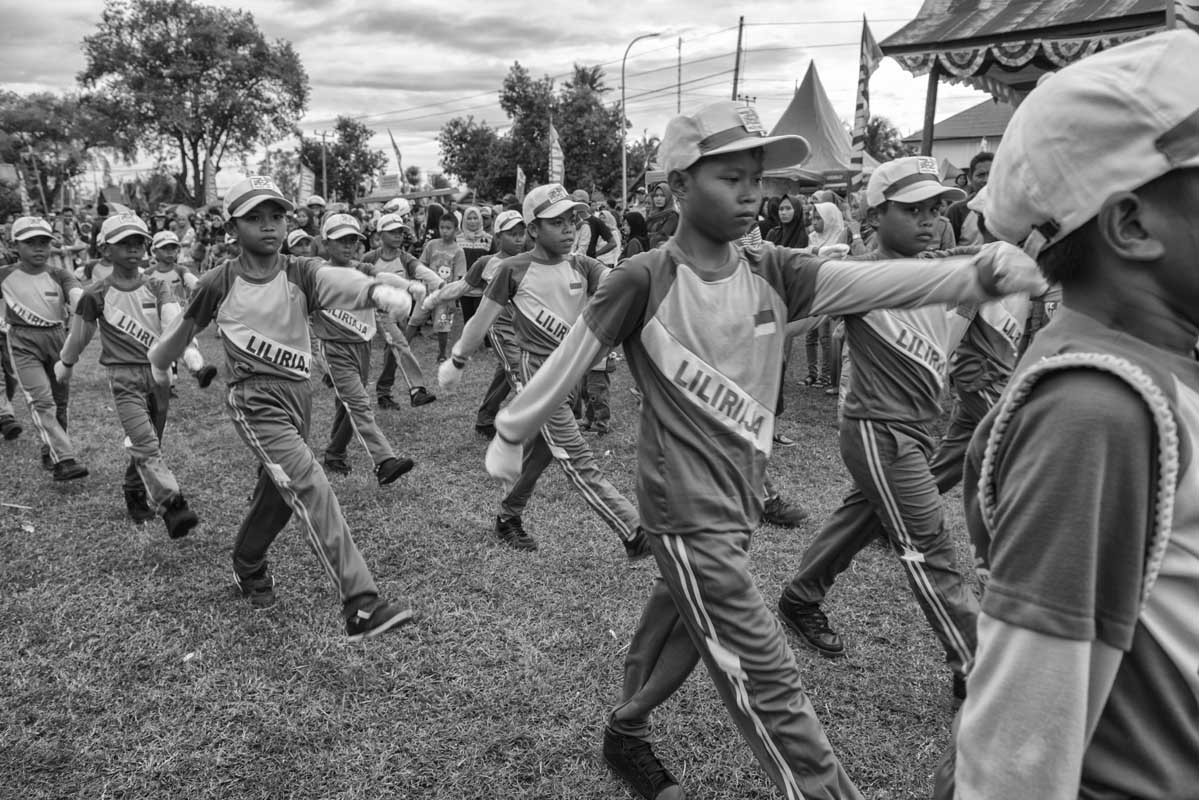 0953b-Indonesia-Sulawesi-verso-Sengkang-villaggio-di-Galung-sfilata-per-la-festa-dellIndipendenza-18.08.17