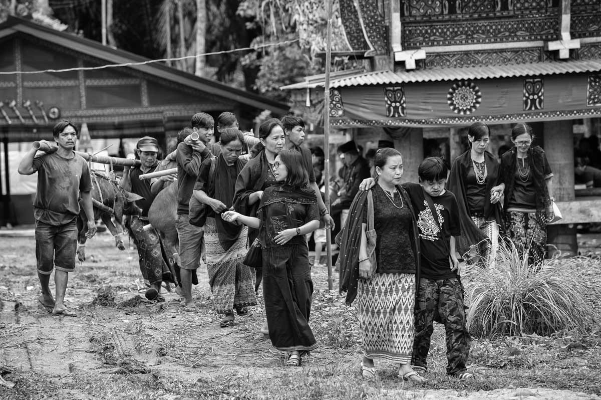 1224-Indonesia-Sulawesi-villaggio-vic.-Sangalla-cerimonia-per-il-funerale-21.08.17