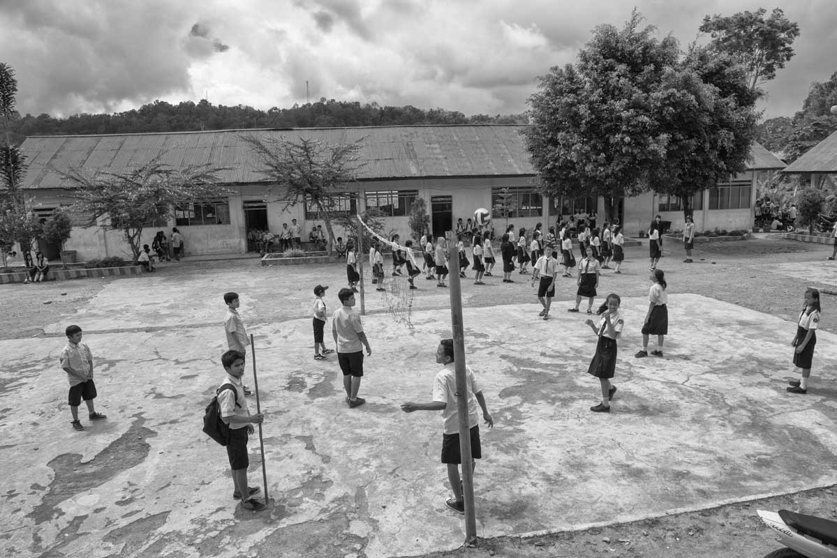 1450b-Indonesia-Sulawesi-Toraja-scuola-sulla-strada-da-Bolu-Dan-Sangatropi-22.08.17