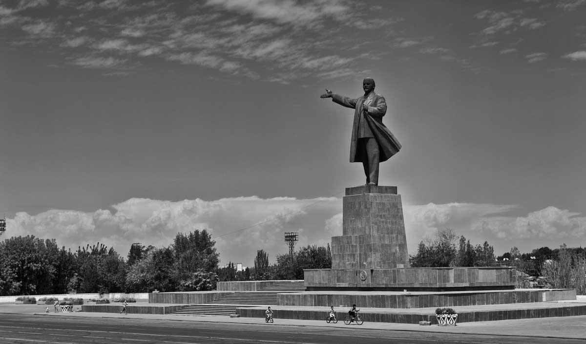 110-4047-21.8.13-kirgh-osh-monumento-a-lenin