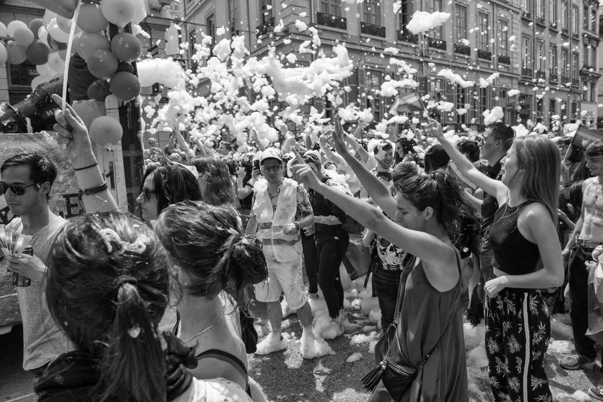 381c-Lyon-place-Bellecour-marche-des-fiertes-LGBTI16.6.18