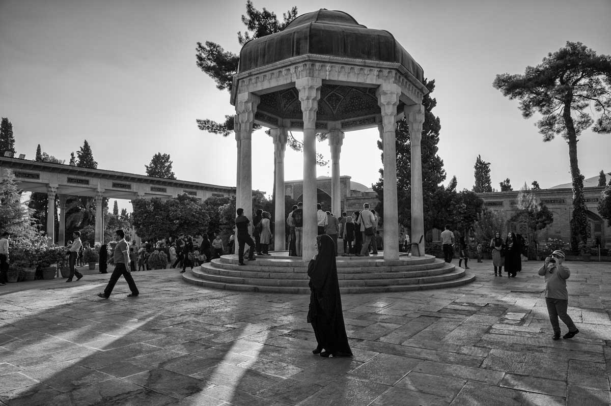 069-8215-07.08.14-persia-shiraz-mausoleo-di-hafez