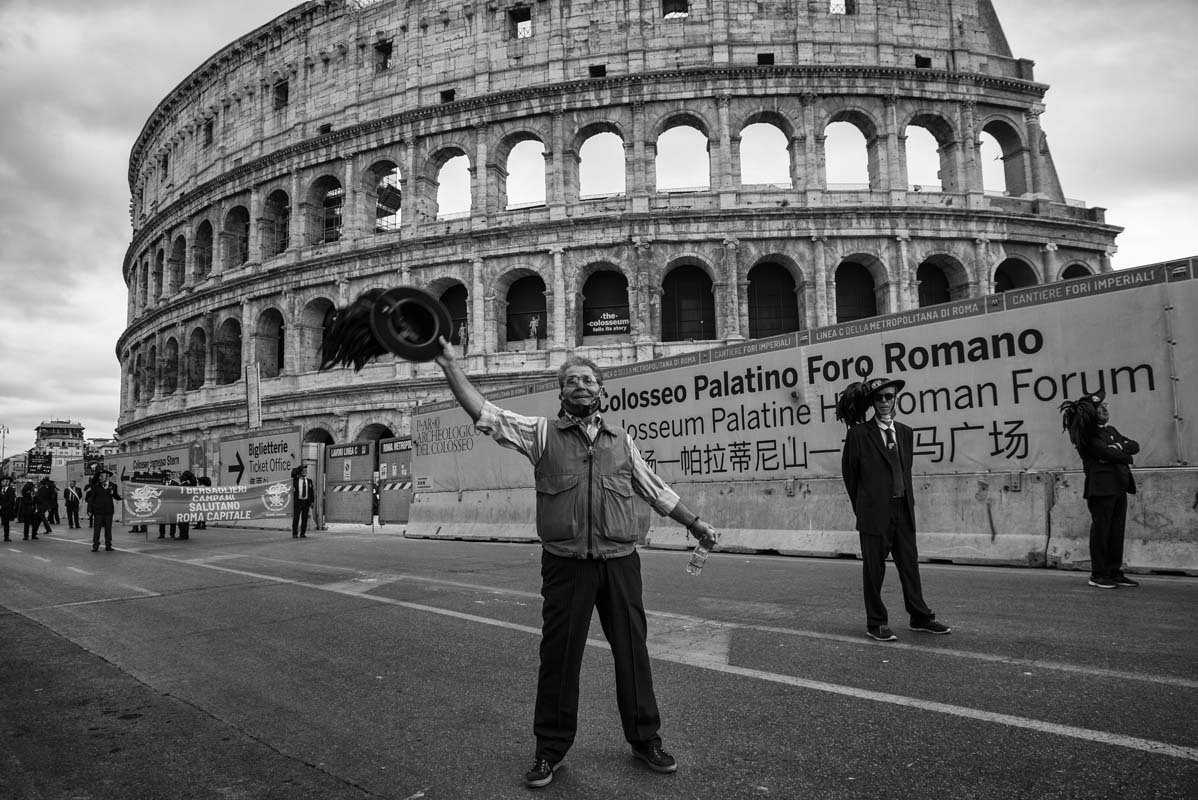 Roma032-Colosseo-manifestazione-bersaglieri-26.10.21