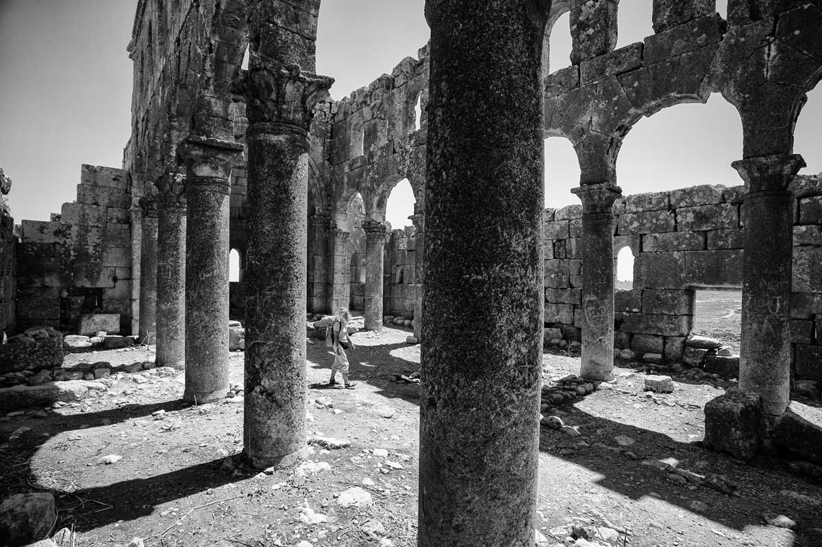 637-1379.siria-aleppo-zona-citta-morte-basilica0812