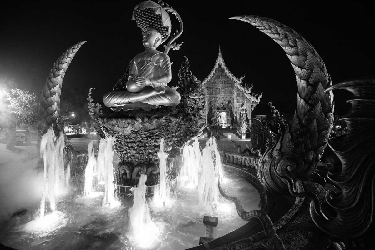 Thailandia-2022-152-Chiang-Rai-24.11-Wat-Rong-Seur-Tempio-blu