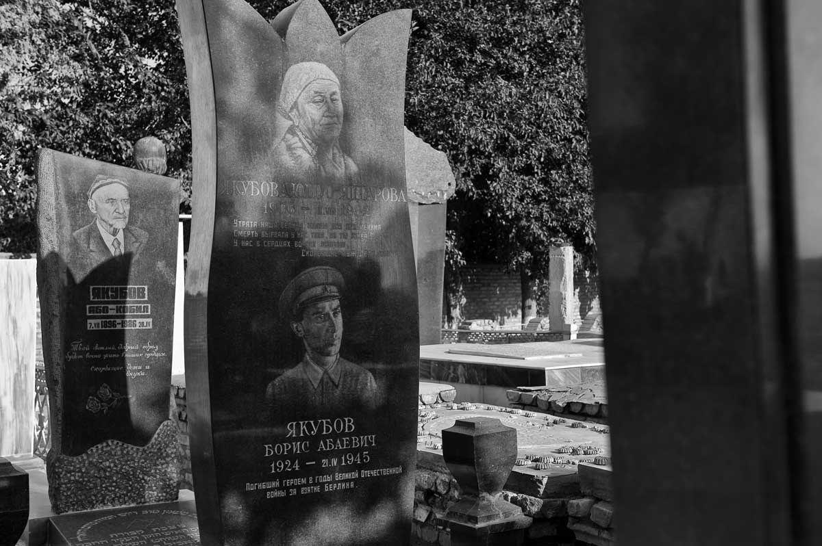 331-9105-7.8.13-uz-bukhara-cimitero-ebraico