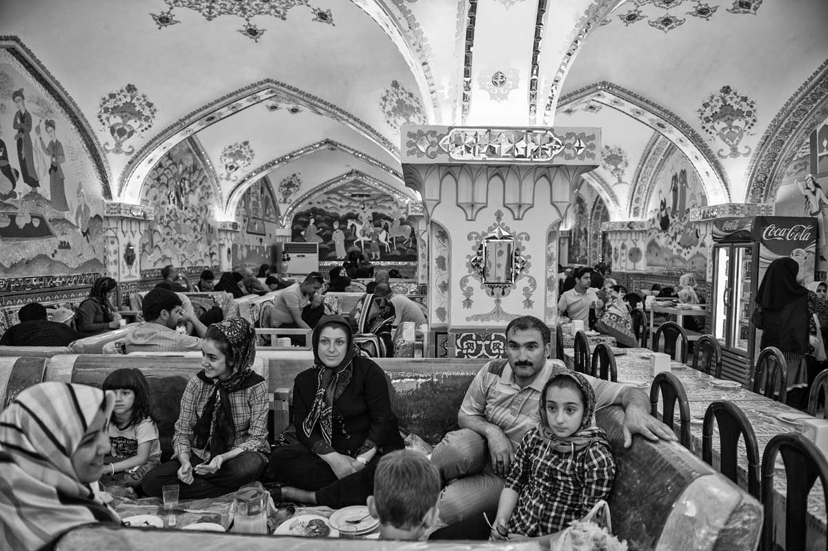 623-1799. 16.08.14 persia esfahan bazar-e bozorg restaurant bastani